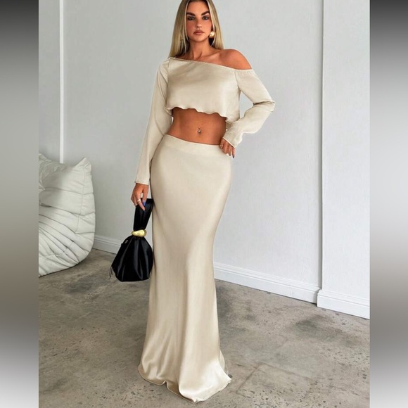 SHEIN 2 piece Off-Shoulder top and Skirt Set - Picture 3 of 4